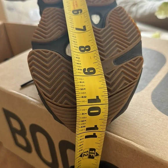 Yeezy Boost 700 - Picture 9 of 9